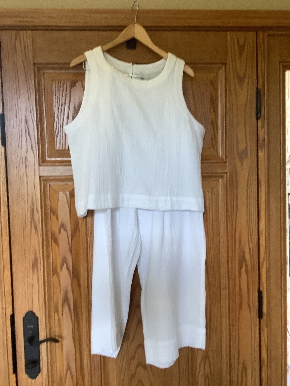 Ladies White Gauze Set - Brand New - perfect for casual or dressy!